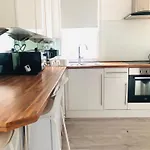 Bright Chiswick Apartment - Great Location