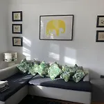 Interior Designed Flat Near Kew Botanical Gardens