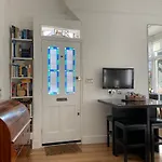 Interior Designed Flat Near Kew Botanical Gardens