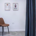 Newly Furnished Apt W/ Patios - Hampstead Heath