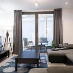 Newly Furnished Apt W/ Patios - Hampstead Heath