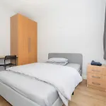 Spacious Apartment Near Hammersmith Staion
