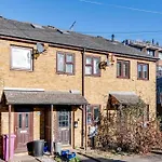 Livestay - Stylish 3-Bed Gem In Trendy E1 London