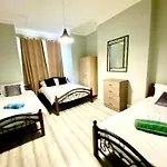 One Bedroom Ground Floor Apartment In Central London