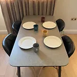 Modern Two Bed Flat In Notting Hill