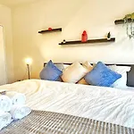 Stratford City - Luxe House With Garden