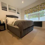2 Bed Apartment In London
