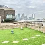 Canary Wharf, Sleeps 4, Fast Wifi, Gym, Prime Location