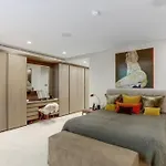 Royal Luxury 3 Beds: Central Covent Garden Haven