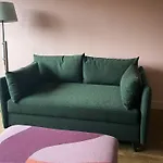 Kennington Flat With Balcony, King Size Bed And Free Parking Overlooking Park