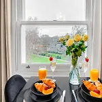 Serene Studio With Garden View - Cozy Retreat For Couples & Solo Travellers