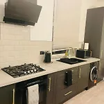 Newly Refurbished 1Bedroom 4 Mins Walk To Crystal Palace Station