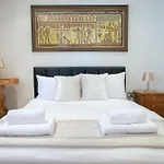 Super Central Beautiful Three Bedroom
