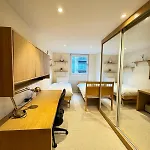 Contemporary 2Bd Flat Wbalcony Canary Wharf!