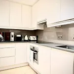 Modern 2 Bedroom Apartment In Central London