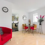 2-Br London Oasis In Woolwich