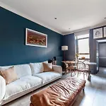 Arte Stays - 2 Bed Luxurious Flat, Garden, 5Min Dalston St., Parking Available, Serviced Accommodation - Up To 5 Ppl