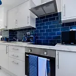 Comfortable And Stylish 1 Bedroom Flat - Sleeps 2