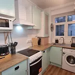 3 Bed Flat O2 Arena Dyson House