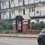 3 Bed Flat O2 Arena Dyson House