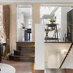 Luxurious Apartment In Kensington