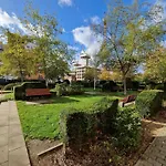 Beautiful Penthouse Apartment With Private Terrace In Greenwich Peninsula