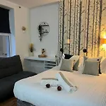 Tree Studio Apartment Barbican F3