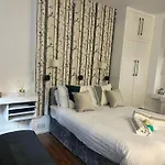 Tree Studio Apartment Barbican F3
