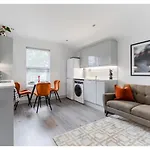 Cozy And Stylish 2 Bedroom Flat In Greater London