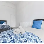 Upscale Urban Haven: Luxury Flat