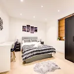 Spacious 1 Bed Apartment Near Central London - 5 Per Cent Off Weekly Bookings !