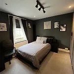 2 Bedroom Flat In Kensal Rise