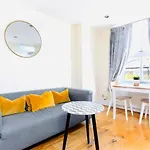 Charming Apartment, Sleeps 4- 15 Mins To Central
