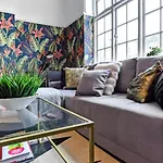 Stylish City Living: 3-Bd Close To Everything!