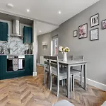 Lovely 2 Bedroom With Grill