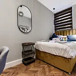 Lovely 2 Bedroom With Grill
