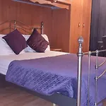 4-Bed Apartment In Central London
