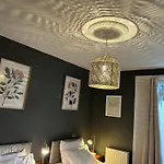 London 2 Bedrooms With Private Garden Apartment Walking Distance To Underground Ideal For Families