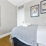 Central Charm: Stylish & Comfy 2Br Flat In Central