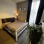 2 Bedroom Flat In Kensal Rise