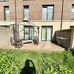 London Stratford Luxury House, 5 Minutes Walk Station, Westfield, 3 Bedrooms 3 Bathrooms, Reception, Garden, Parking