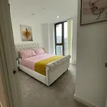 2Bed Royal Wharf London