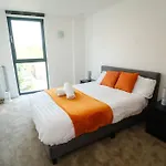 Modern 2 Bed Flat In East London