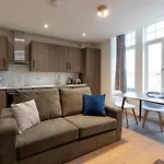 Deluxe North Central London Apartment