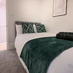 Modern 2 Bed Split Level Maisonette With Parking