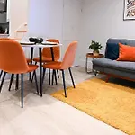 Modern 2 Bed Split Level Maisonette With Parking
