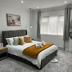 Luxury Ensuite Room In London