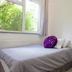 London Elegant New Studio