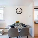 Live The Wembley Buzz! Stylish Flat Near Station & Amenities
