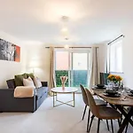 Live The Wembley Buzz! Stylish Flat Near Station & Amenities